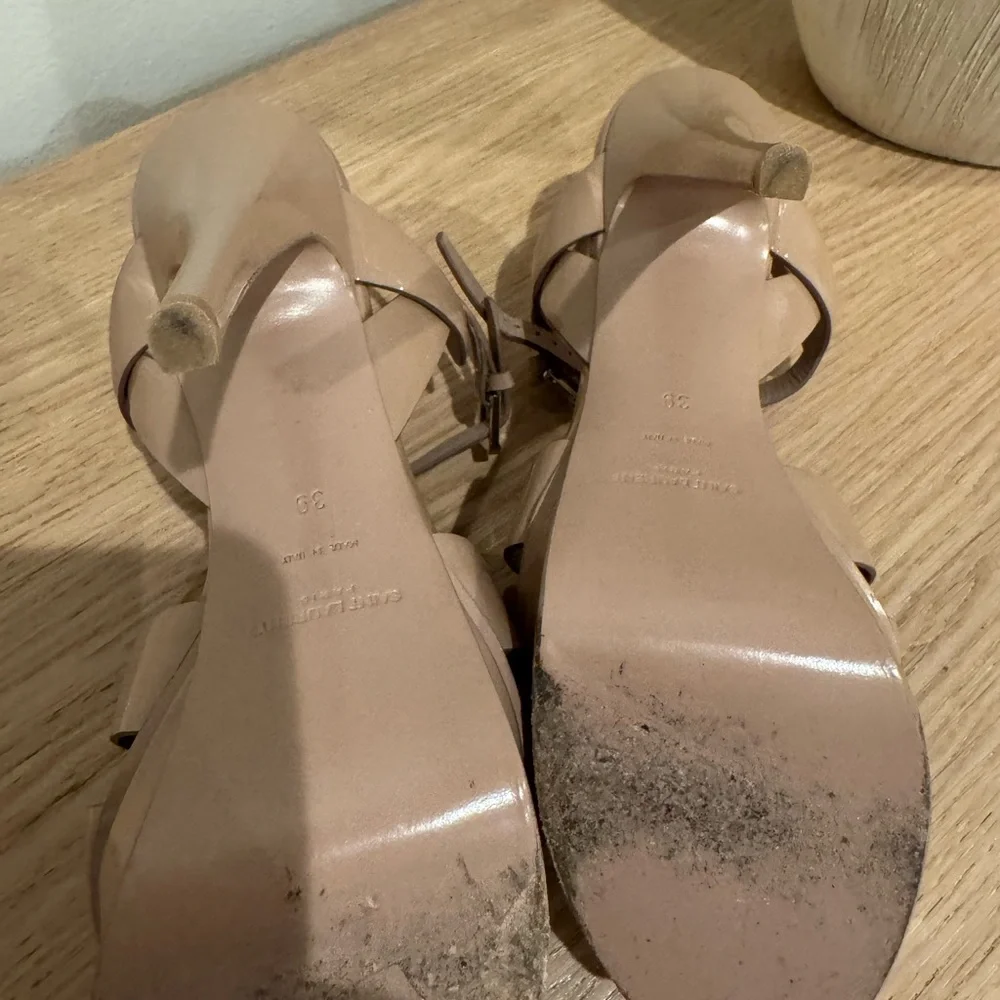 Saint Laurent Blush Patent Leather T-Strap Knot Heels - Picture 12 of 16